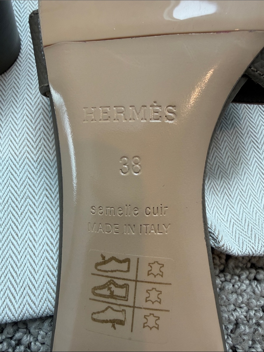 Authentic Hermes Oasis Slide Mules in Taupe Leather Sz 38 - Picture 8 of 8